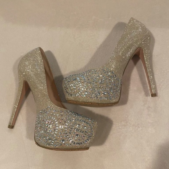 Fancy beaded high heels - Picture 3 of 9